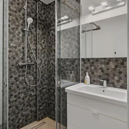 Penthouse With Seaview Private And Parking Apartment Navodari