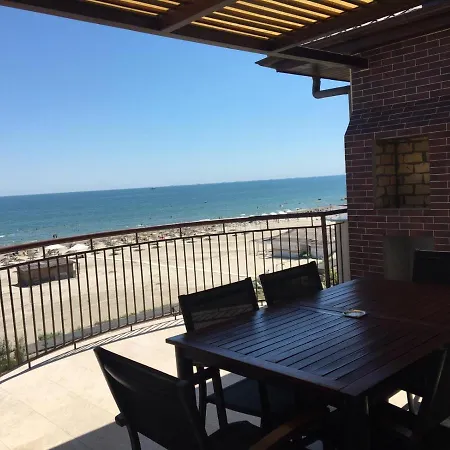Penthouse With Seaview Private And Parking Apartmán