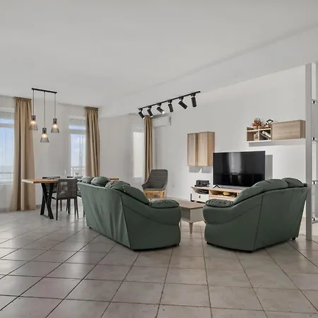 Penthouse With Seaview Private And Parking *