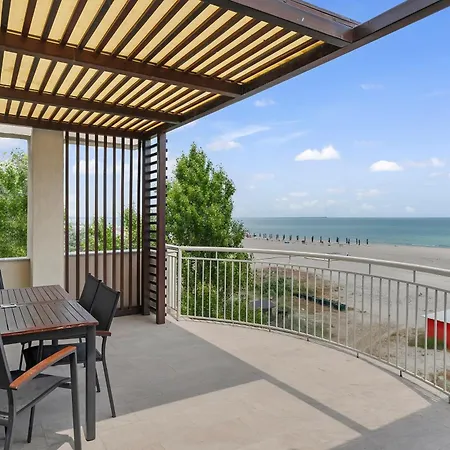 Penthouse With Seaview Private And Parking Năvodari